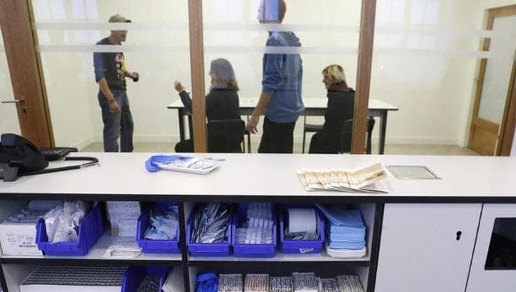 L’emergenza droga a Genova: “In centro storico il Comune apra le stanze del consumo”
