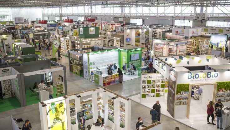 Controlli al Cosmoprof, otto lavoratori senza contratto