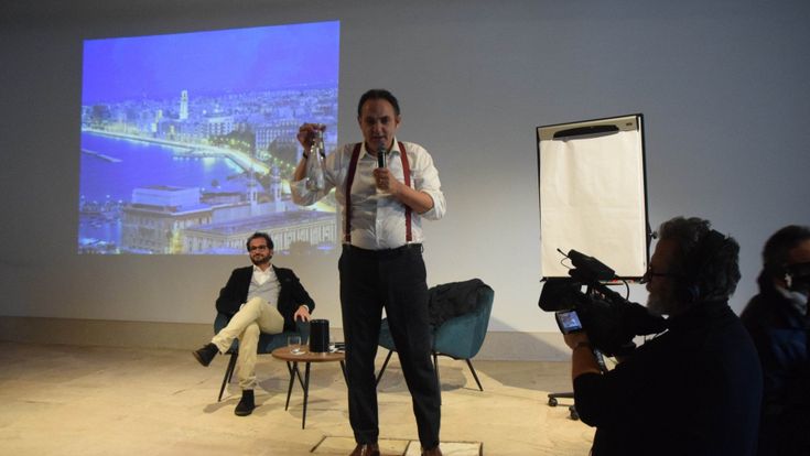 Bari, con il candidato alle primarie di centrodestra c'è il sociologo vendoliano