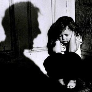 Bambini, sono un miliardo quelli che ogni anno subiscono violenze: fenomeno invisibile, non ascoltato, non denunciato
