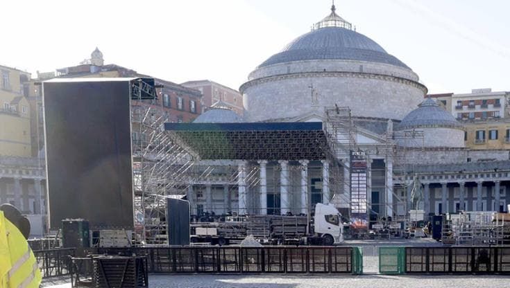 Capodanno, ecco i palchi nelle due piazze: in venticinquemila per la festa al Plebiscito