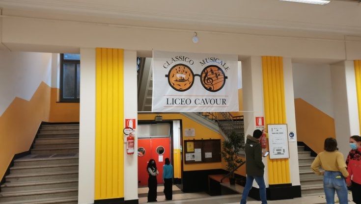 Appendino incontra gli studenti del liceo Cavour, ma niente giornalisti: "E' un appuntamento privato"