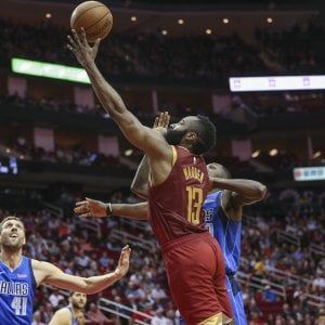 Basket, Nba: Westbrook nella storia, super Harden fa volare Houston