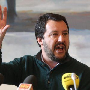 Salvini contro Mattarella: "Non mi pento, non mi riconosco in lui". Renzi: "Accuse meschine"