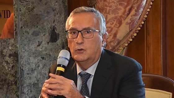 Migranti, il procuratore antimafia Roberti a Bari: "I terroristi non vengono sui barconi"