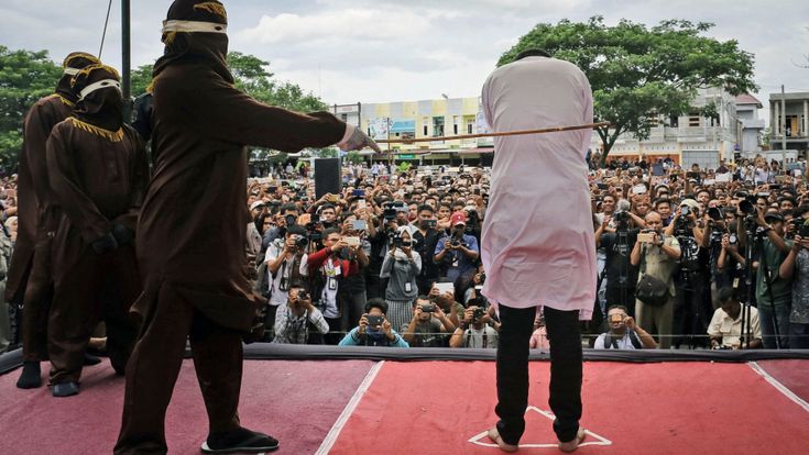 Indonesia, ultime frustate in pubblico a Banda Aceh
