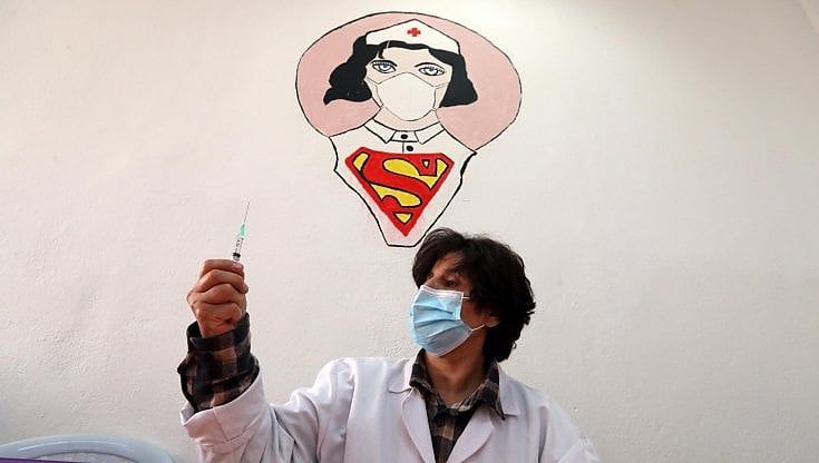 Intervista al pediatra Rocco Russo: “Ora i vaccini in classe. Per rassicurare i bambini pensiamo a spot con i supereroi”