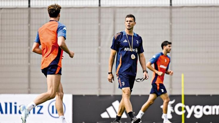 Juve, Thiago Motta accelera: Douglas Luiz da inserire, la difesa ridisegnata e il mercato da completare