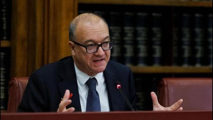 I presidi bacchettano Valditara: comunicazioni dirette alle famiglie scavalcando le scuole