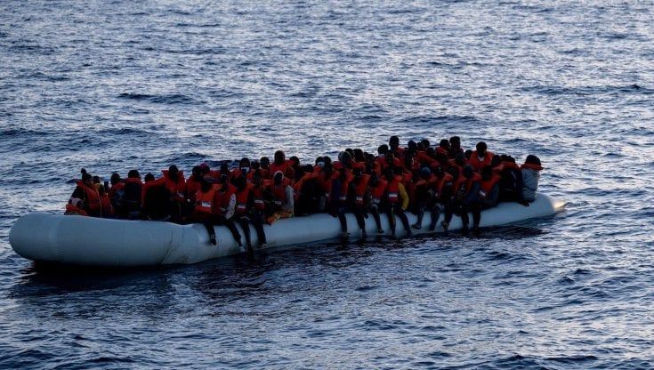 Migranti, nuovo scontro tra Italia e Francia. "Nessun bilaterale ad Alicante, aspettiamo Meloni a Parigi", dice l'Eliseo. E Palazzo Chigi: "  Non ci è arrivato alcun invito"