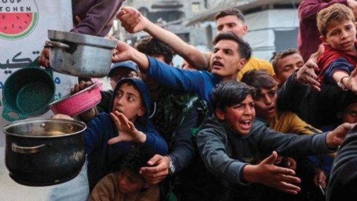 Gaza: "Io e mio marito non mangiamo per poter sfamare i nostri figli, non c’è cibo né acqua”