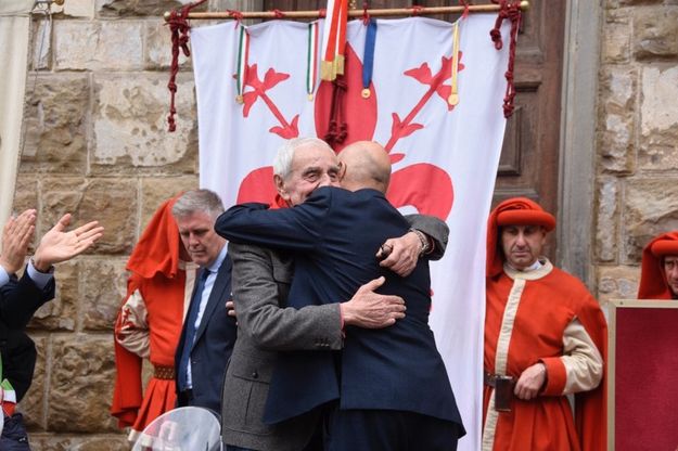Firenze, parole e ricordi in piazza per il 25 aprile