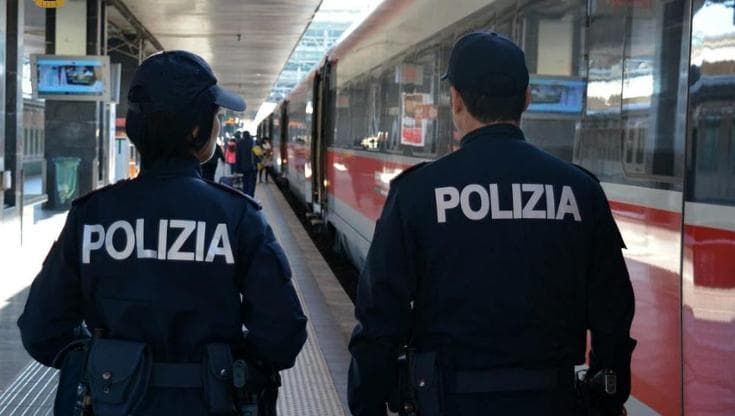 Napoli, sedicenne abusata nella Stazione Centrale