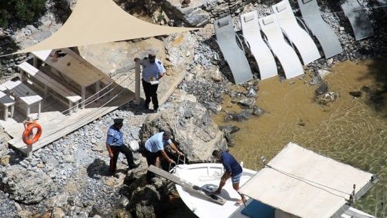 Abusi edilizi e grotta trasformata in bar sulla spiaggia, blitz a Palinuro