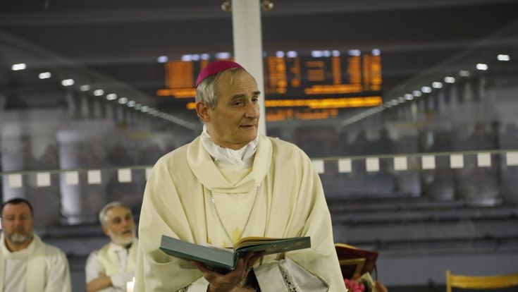 L’irresistibile ascesa di don Matteo, il prete rimasto col cuore sulla strada