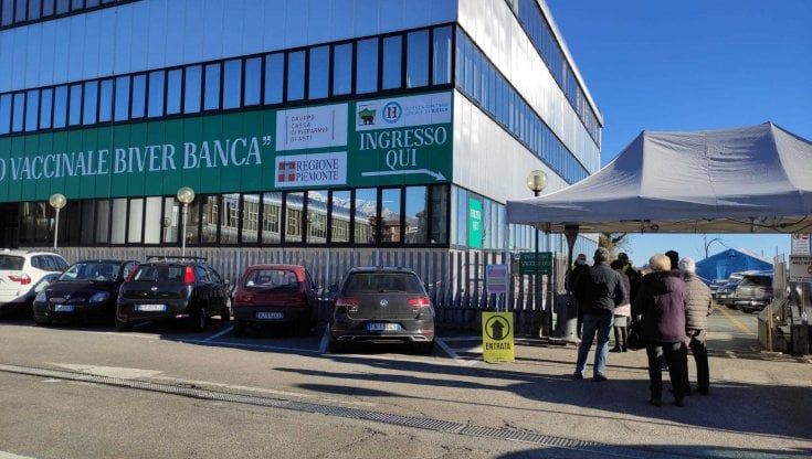 Guido Russo, il dentista No Vax col braccio di silicone, era già stato denunciato per lo studio non in regola