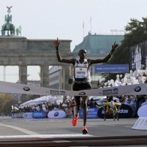 Atletica, Kimetto vola a Berlino. E' record del mondo nella maratona