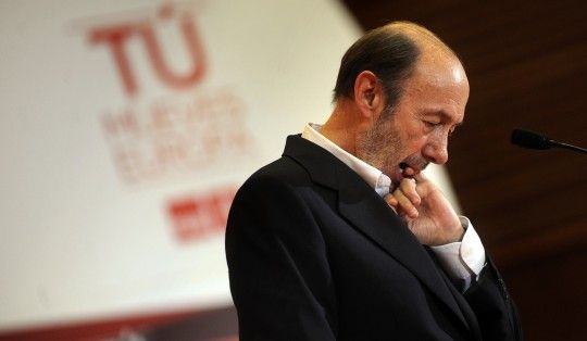 Europee, boom euroscettico. Lascia il leader socialista spagnolo. Hollande: fa male