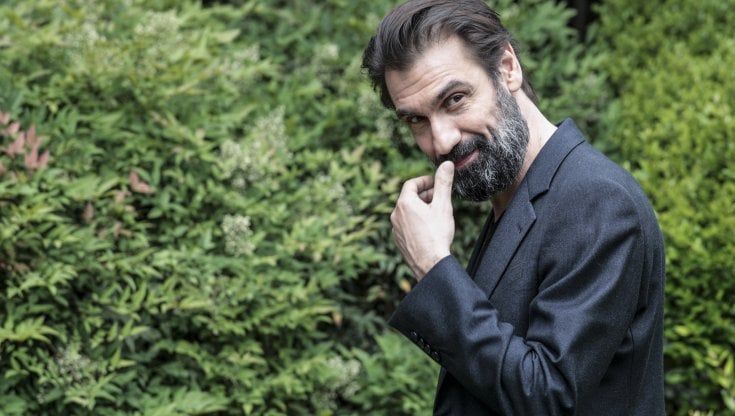 Fabrizio Gifuni: "Torno a casa nella biblioteca di mio nonno"