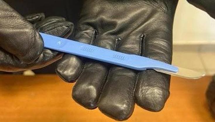 Sevizia e narcotizza la compagna, infermiere arrestato nel Napoletano