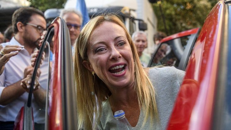 Meloni vuole il palco in Santa Croce, l’8 settembre cena per 2.500