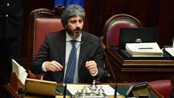 M5s diviso su premio a Saviano, Fico: "Sono contento". Deputata 5S Carla Ruocco: "Strumentalizzati drammi di Napoli" 