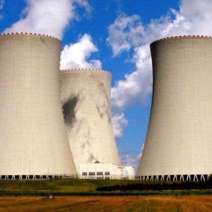 Bollette, aumenti in vista: la siccità ferma il nucleare, prezzi del gas in salita