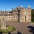 Da Holyroodhouse alla chiesetta di Balmoral. La Scozia di Elisabetta si svela per il centenario