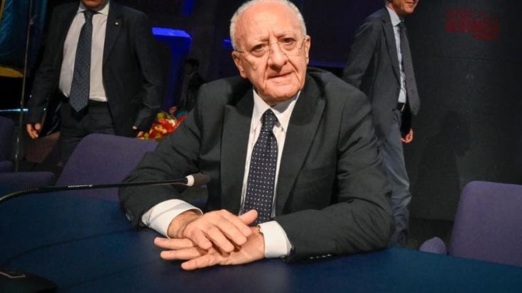 De Luca attacca Gentiloni: "L'Autonomia è colpa del suo governo". E il centrodestra gli presenta una mozione di sfiducia
