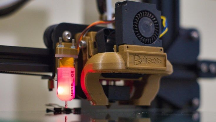 Mitragliatrici e fucili creati con la stampante 3D, arrestato un informatico