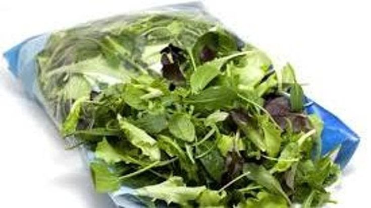 Il caldo prosciuga le insalate in busta: gli scaffali al supermercato si svuotano