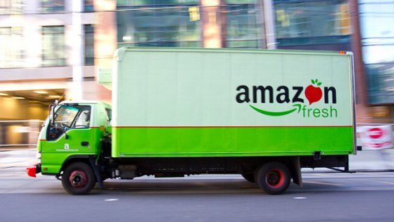 Amazon spinge sulla spesa formato app, consegne in un'ora di frutta e verdura. Milano apripista