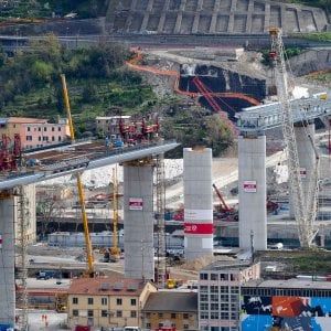 Ponte di Genova, riprese le operazioni in cantier fermate per il vento 