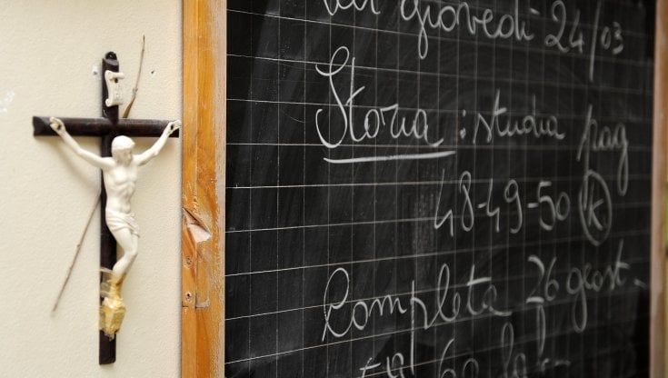 Crocifisso in aula, la Cassazione: la scuola decida in autonomia