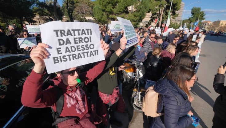 Precari Covid e laboratori privati: la sanità che agita il centrodestra