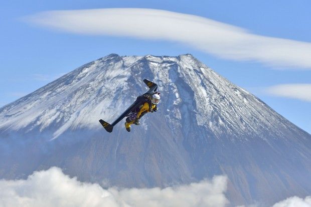 Volo attorno al Fuji. L'ultima impresa di "Jetman"