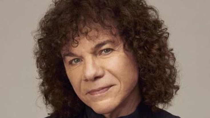 Riccardo Cocciante a giugno in piazza del Plebiscito. Location ambitissima, un pensierino anche dai Rolling Stones