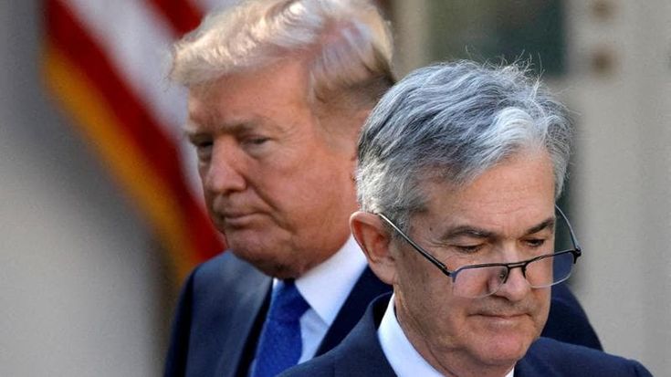 “Idiota, testa dura, mulo...”. I 19 insulti di Trump a Powell perché non taglia i tassi d’interesse