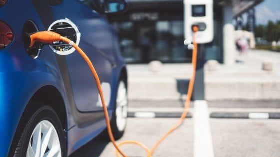 Il prezzo è il principale ostacolo alla diffusione dell’auto elettrica