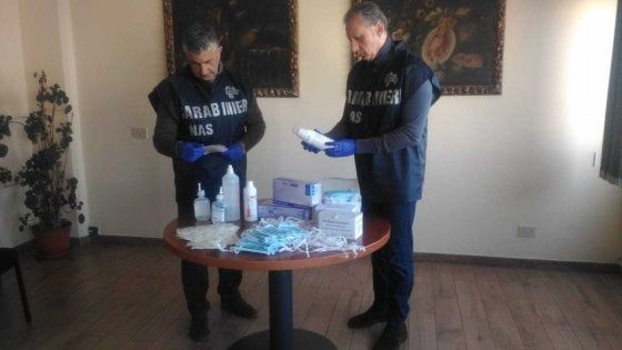 Coronavirus, a Brindisi dipendente ruba mascherine e Amuchina dall'ospedale: arrestato