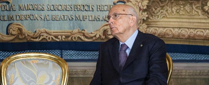 Il piano di Renzi per il Colle, una "proroga" per Napolitano: "Rimanga ancora al suo posto almeno fino a maggio2015"