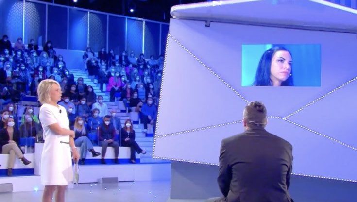 Polemiche su 'C'è posta per te', la psicologa: "Diffusi modelli sessisti e relazioni tossiche. Che esempio diamo ai ragazzi?"