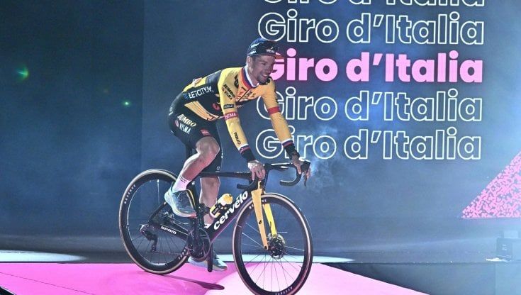 Giro al via, Evenepoel e Roglic i più attesi: strade divergenti di fenomeni distanti