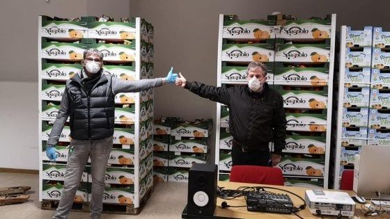 Coronavirus, arrivano a Bergamo 55 quintali di frutta: sono il dono di un agricoltore calabrese