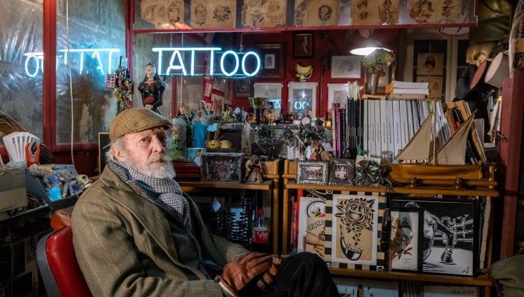 Gian Maurizio Fercioni, la vita avventurosa dell'artista-tatuatore di Milano: un appello per salvare il suo studio a rischio sfratto