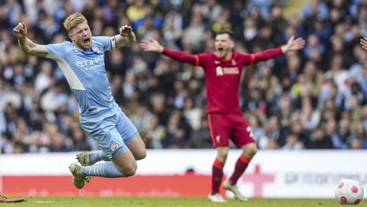 Il Manchester City scappa, ma il Liverpool lo riprende: 2-2, e lo spettacolo può continuare