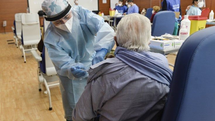Coronavirus, vaccinazione degli over 80: prenotazioni da lunedì 15 febbraio