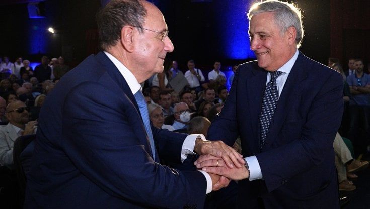 Forza Italia, Tajani gela il governatore siciliano: "Stop ai personalismi"