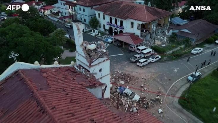 Panama, terremoto di magnitudo 7,6: crolla il campanile della cattedrale di Penonomé