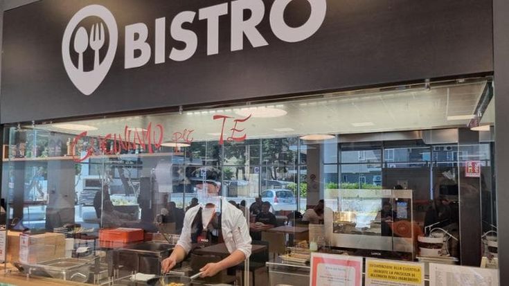 Poggiofranco, il nuovo supermercato ha la cucina visiva: gli chef preparano davanti ai clienti